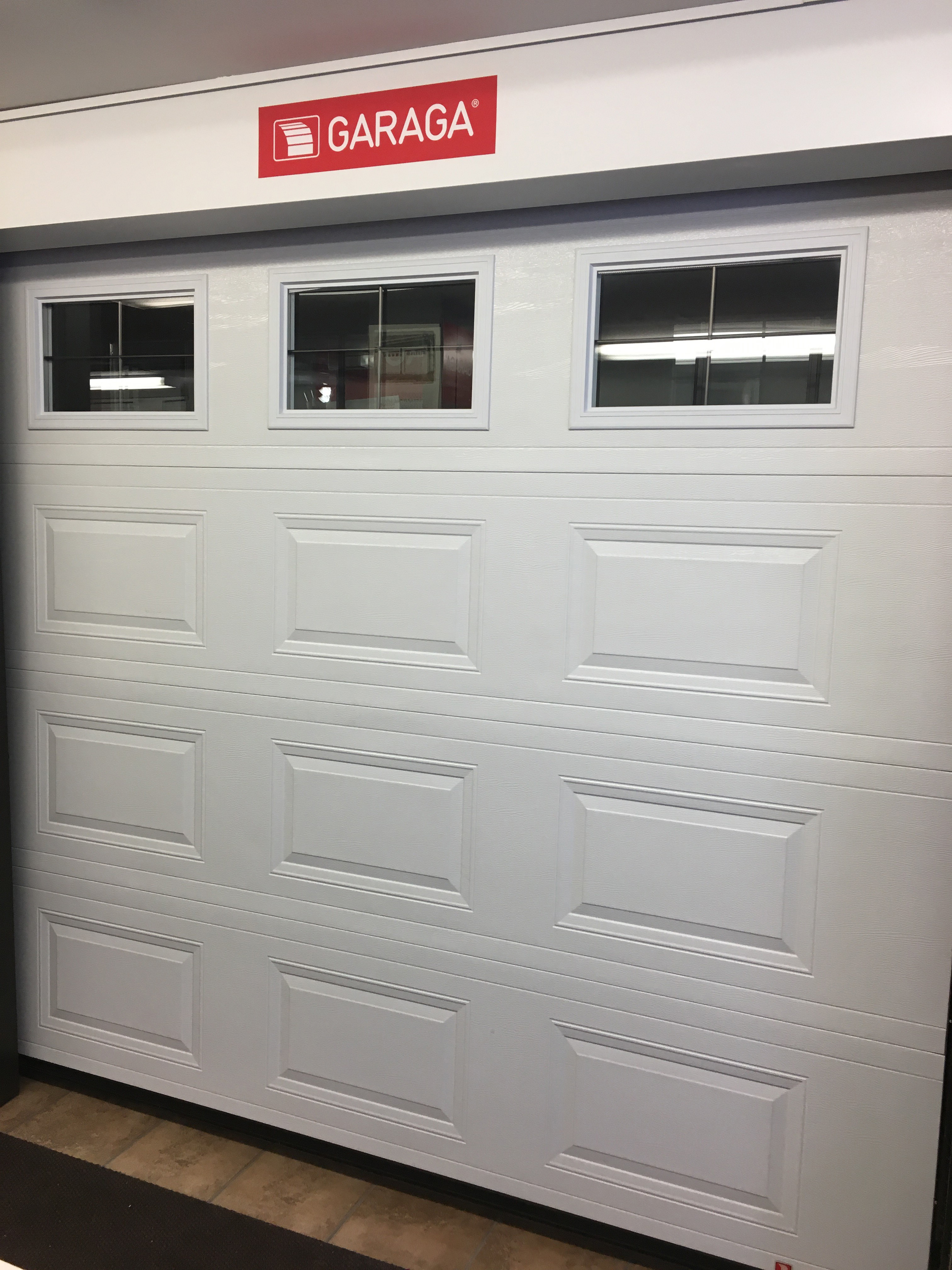 Showroom | White Classic garage door