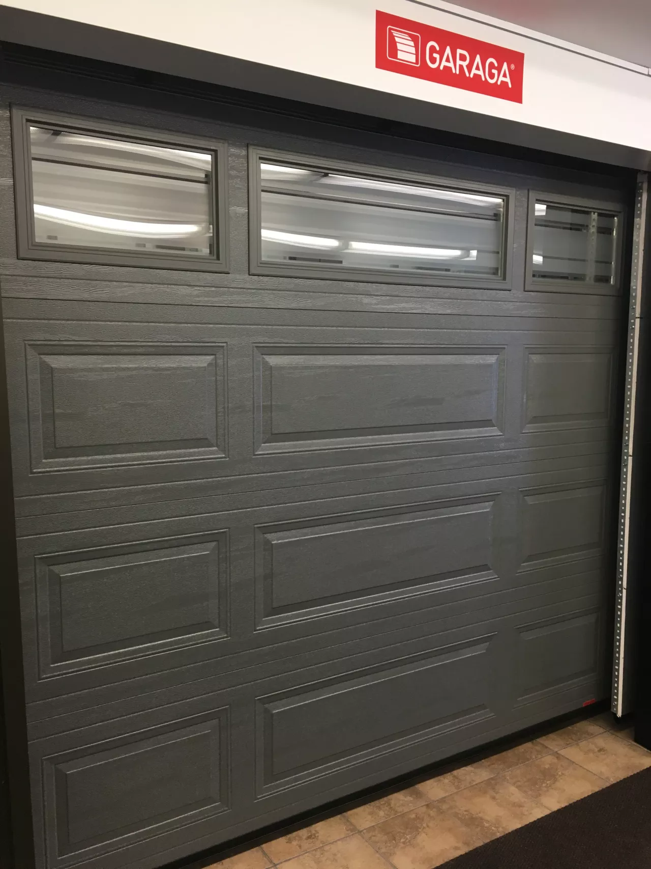 Salle de montre | Porte garage Classique