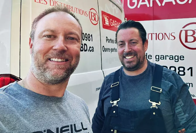 Pierre-Luc et François Charron, propriétaires de Les Distributions BD, une entreprise familiale de portes de garage à Brossard